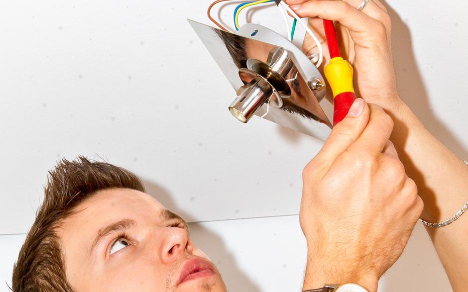 technicien électricien Élancourt